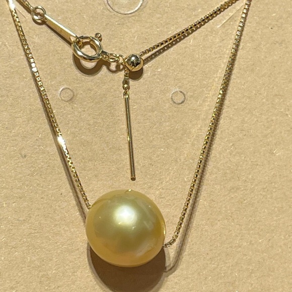 Elegant Gold Pearl Necklace main image 0